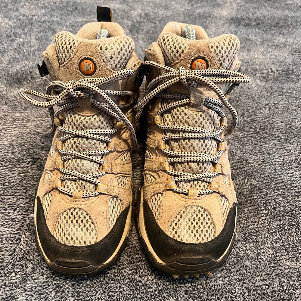 Merrill Vibram women’s hiking boots. Size 6.5